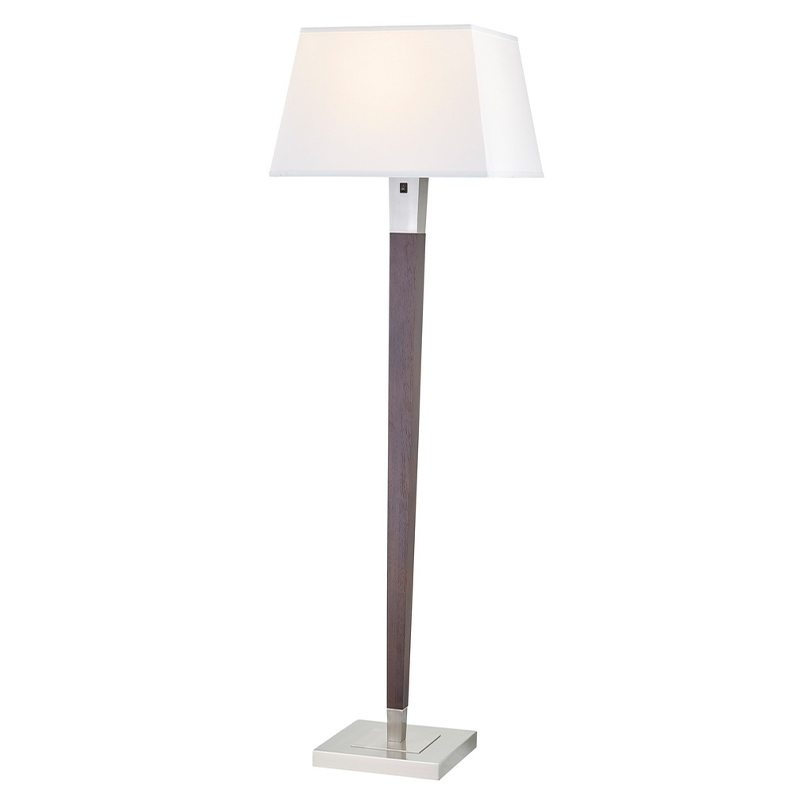 Homewood Suites Hotel Floor Lamp με φινίρισμα νικελίου και ξύλινη έμφαση στον καναπέ δίπλα στο δωμάτιο