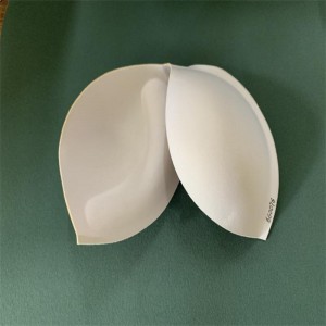 Μαλακό αεράκι αναπνέει επάνω φλιτζάνι εσώρουχα