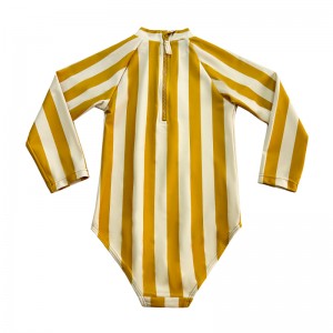 Ένα κομμάτι μαγιό μικρού παιδιού