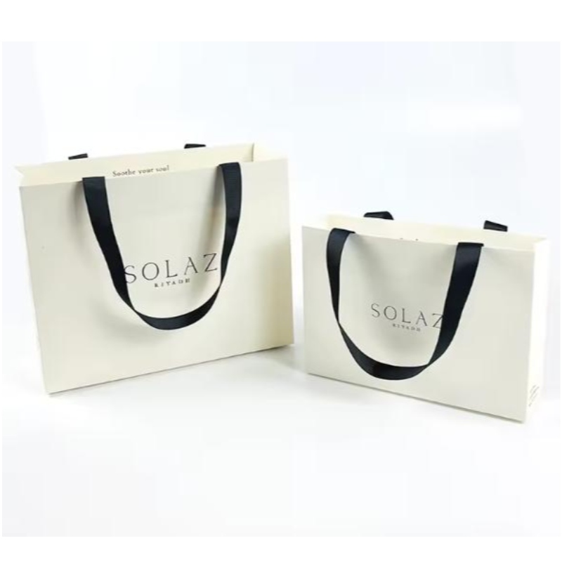 Τυπωμένες τσάντες χαρτιού χαρτόνι πολυτελείας λευκή τσάντα δώρου χαρτιού kraft με λαβή κορδέλας για τσάντα για ψώνια με το δικό σας λογότυπο