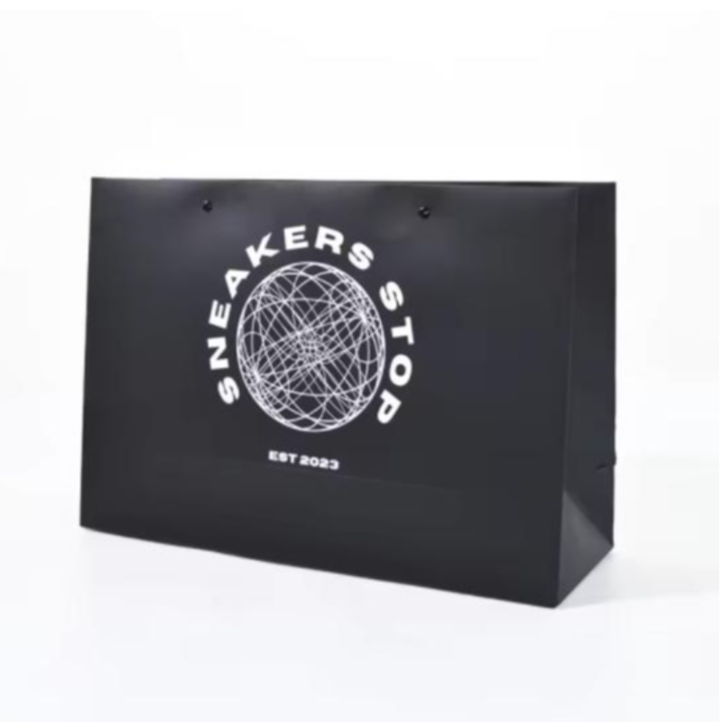 Προσαρμοσμένο λογότυπο ματ μαύρο χαρτί ρούχα συσκευασία δώρο τσάντα τσάντα για ψώνια πολυτελείας τσάντες χαρτιού με λαβή κορδέλας