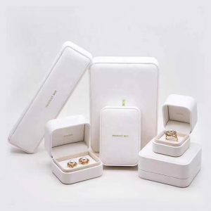 Προσαρμοσμένο δερμάτινο βραχιόλι βραχιόλι κολιέ σκουλαρίκια δαχτυλίδι κουτί συσκευασίας κοσμημάτων