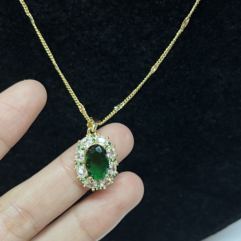 Gold Elegance Gold Regal Emerald-Επιμιδιωμένο περιδέραιο πράσινου λίθου με αφρώδους τόνους