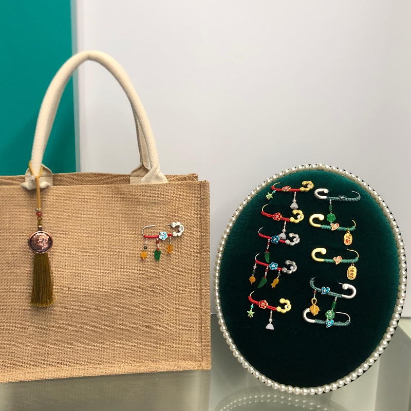 κινέζικα-στυλ τυχερή καρφίτσα