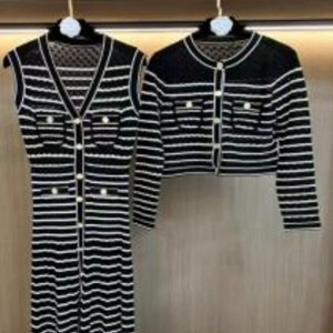 V-Αμάνικο λαιμό μακρύ πλεκτό ριγέ φόρεμα σετ